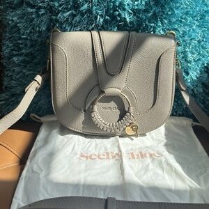See by CHLOÉ Hana Leather Crossbody Bag Color Motty Grey